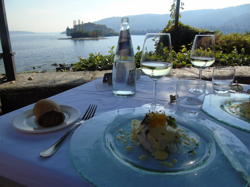 Sumptuous lake perch salad with a beautiful view