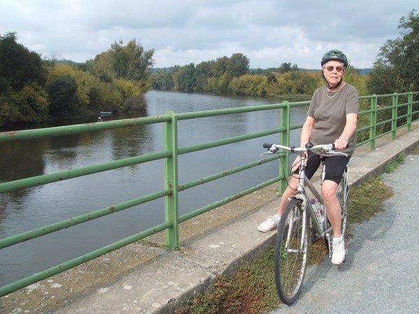 Cycling by the Dordogne    