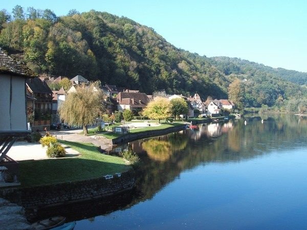 The river at Beaulieu-sur-Dordogne