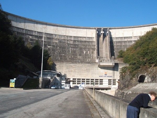 The dam above Bort-les-Orges