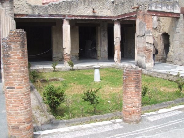 Peristyle (garden surrounded by a colonnade of porticos)