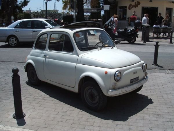 We have been surprised at the number of fiat 500s that are still on the road. Wendy had yellow one over 30 years ago JUE 277L