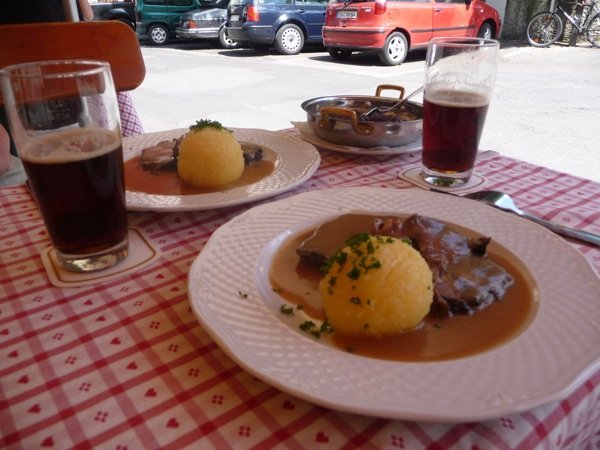 Our lunch of Frankischer Sauerbraten (braised marinated beef) washed down by Rauchbier(smoky ale).
