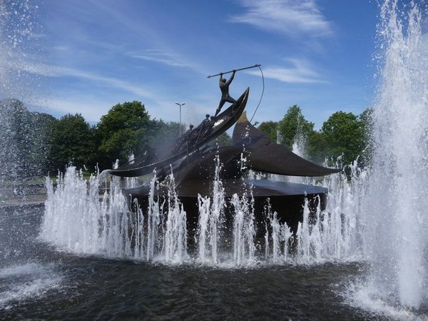 Whalers monument fountain