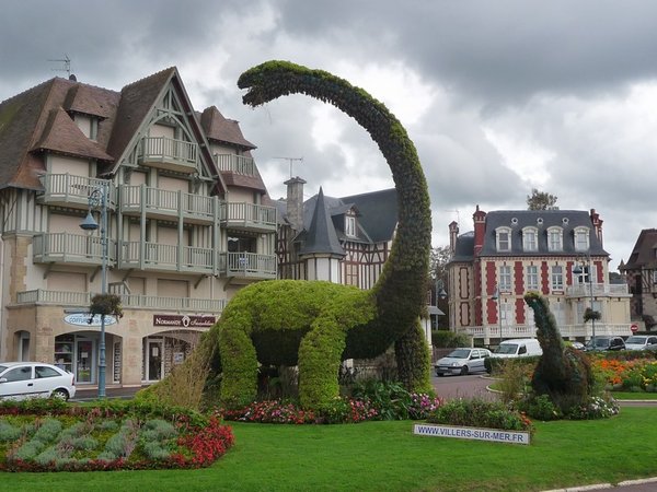 Floral dinosaurs in Villers-sur-mer
