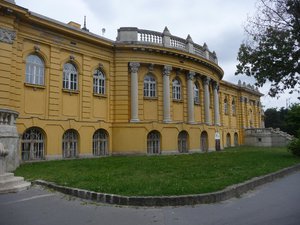 The palace like exterior of the Szechenyi Baths