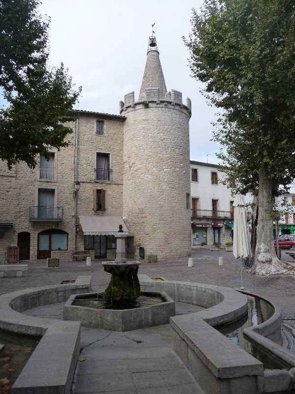St Martin-de-Londres’s fountain and clock tower