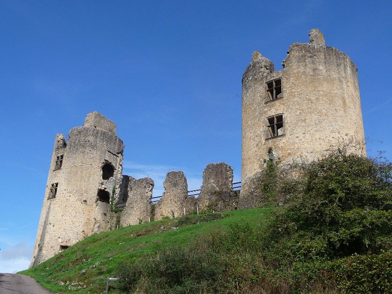 The ruined castle at St-Germain-de-Confolens