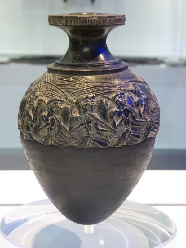 Harvester vase with a relief of farm workers returning from olive picking