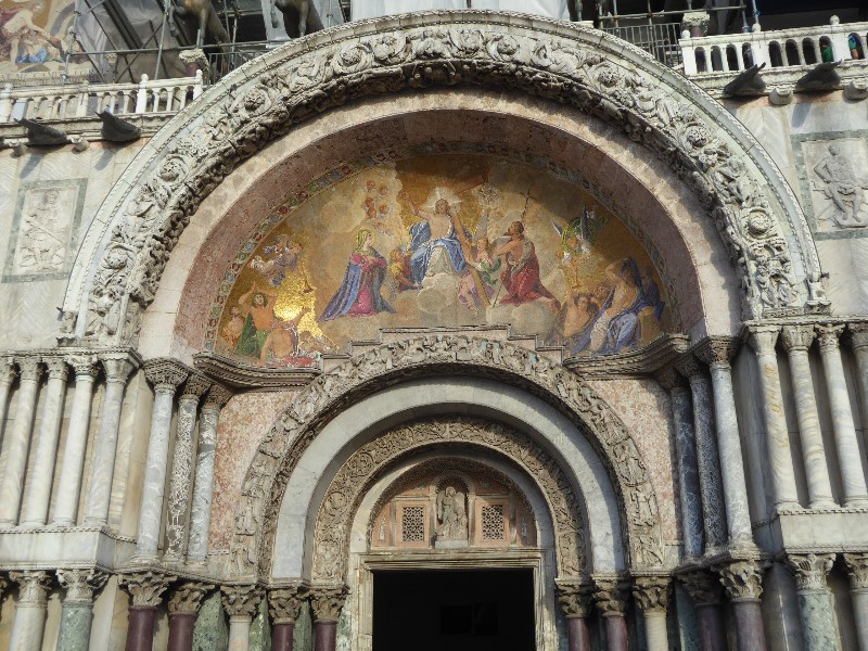 The entrance to the Basilicia