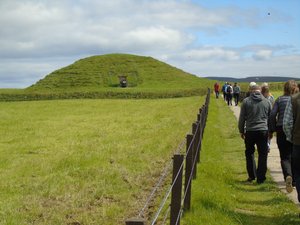 The tour party making its way to Maeshowe 