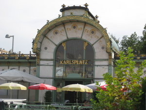 Karlsplatz station entrance