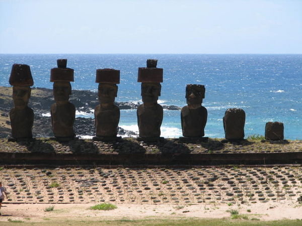 Anakena royal moai