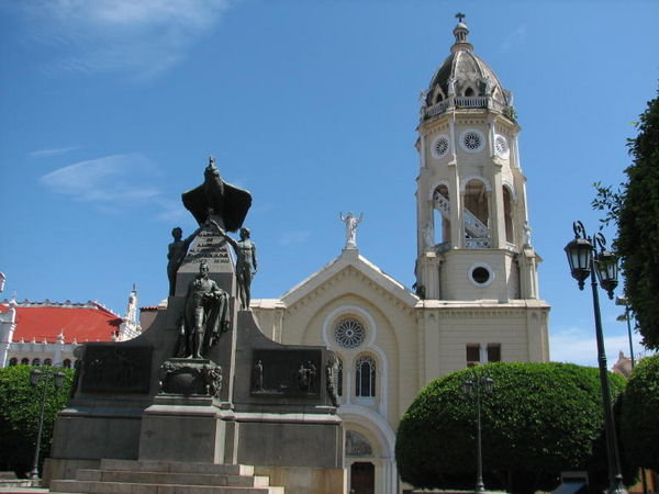 Panama Simon Bolivia memorial y Iglesia San Francisco