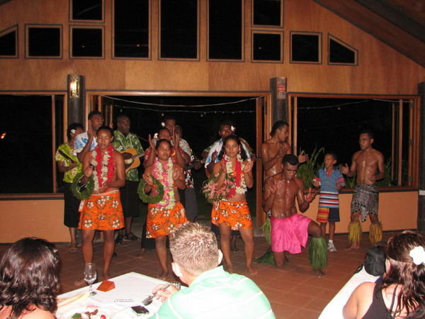  Fiji dinner cruise First Landing dance show