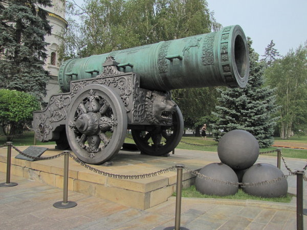 Kremlin Tour Day biggest cannon