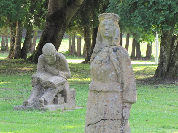 Gauja Palace statues