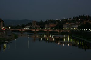 Night reflections on the Arno river