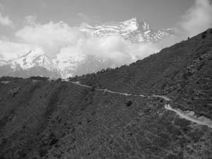 The trail up to Hotel Everest View