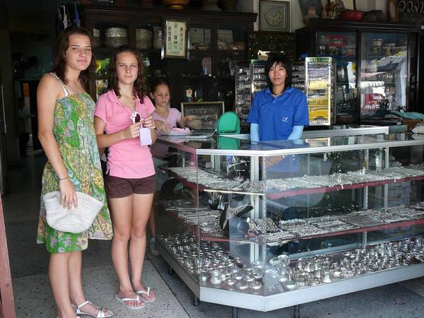 Silver shop in Wua Lai Rd