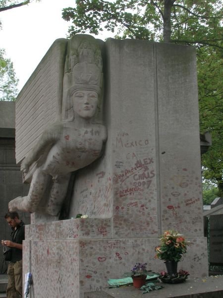 Oscar Wilde's grave - Pere Lachaise cemetery