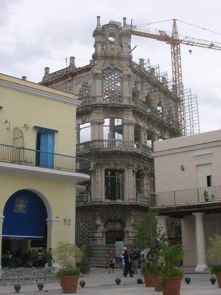 Building undergoing restoration, corner Plaza Vieja