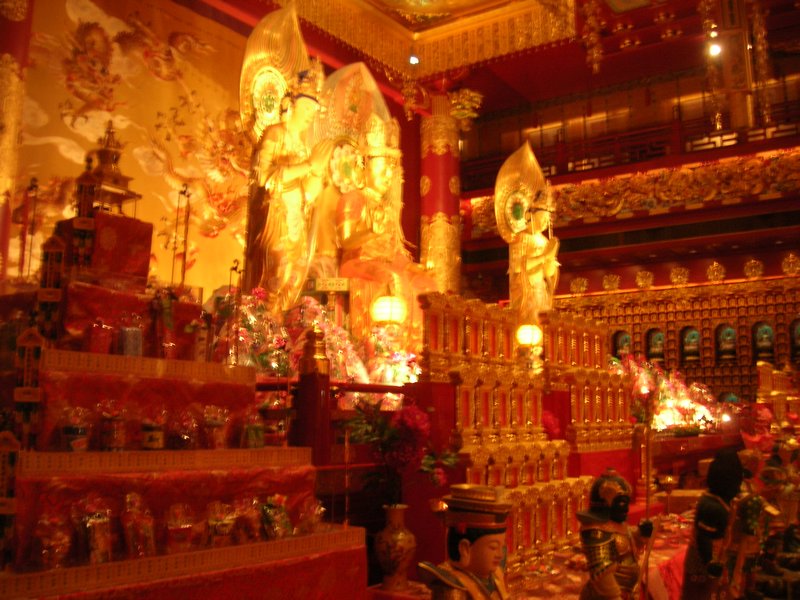 Buddha Tooth Relic Temple altar