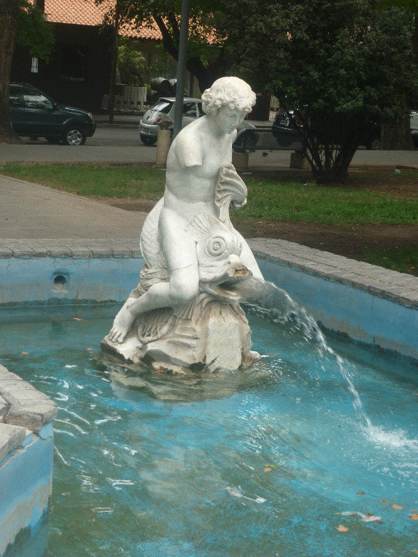 Plaza Italia fountain