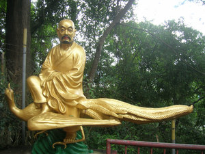 10 000 Buddhas Statue