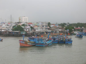 Fishing Boats, Xóm Bóng