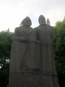 Marx and Engels, Fuxing Park