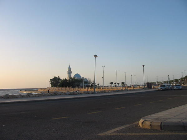 Mezquita en el Corniche