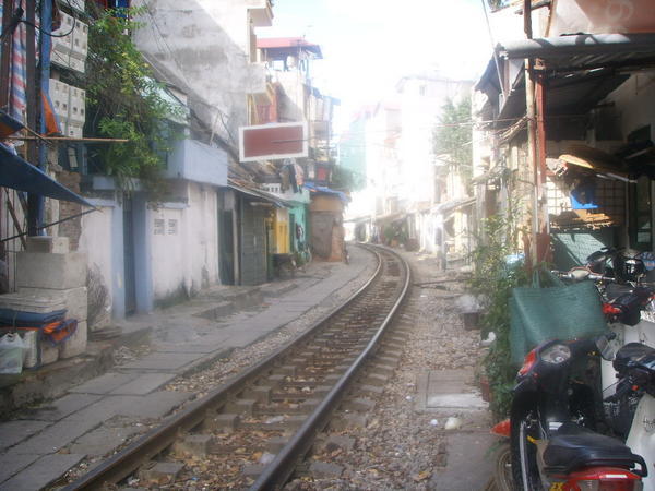trainline through hanoi