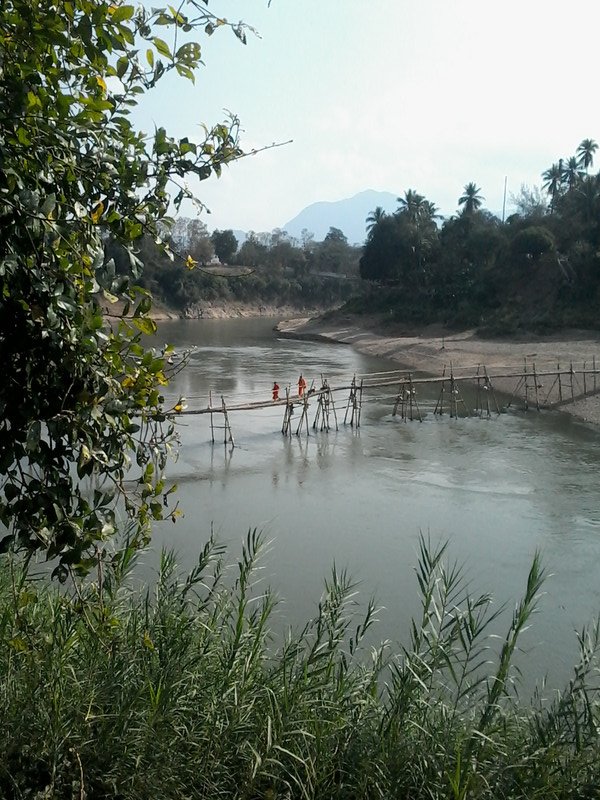 pont de bambou sur la rivière Khan a l'embouchure avec le Mekong