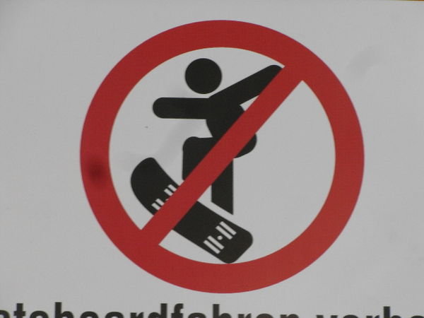 No Skateboarding!