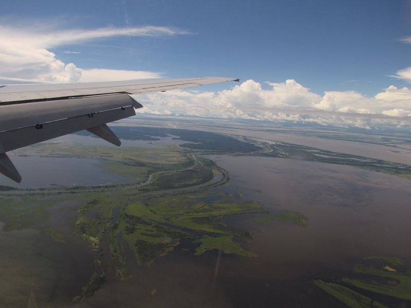 Flug über den Amazonas