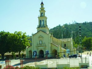 Church between Santiago & Valparaiso