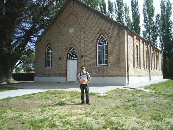 Me and a chapel, Gaiman