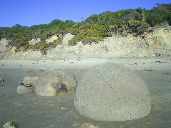 The moeriaki boulders