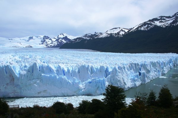 An imense glacier