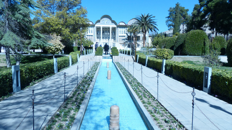 THE TYPICAL LONG POOL IN THE CENTER OF THE GARDEN