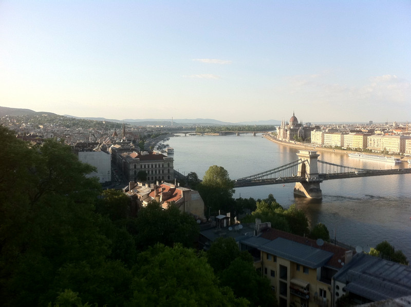 Vue splendide sur la colline surplombant Budapest