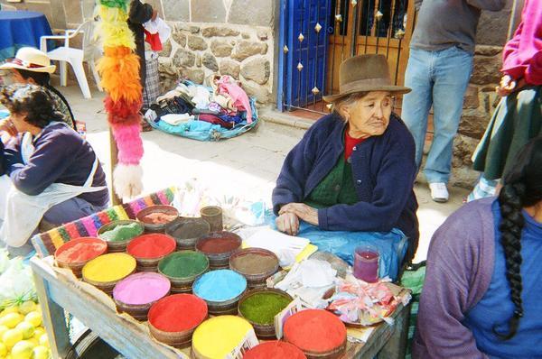 lady and her colour dyes at Pisac Markets