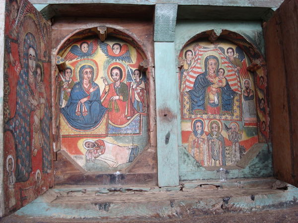 Murales en iglesias del Lago Tana