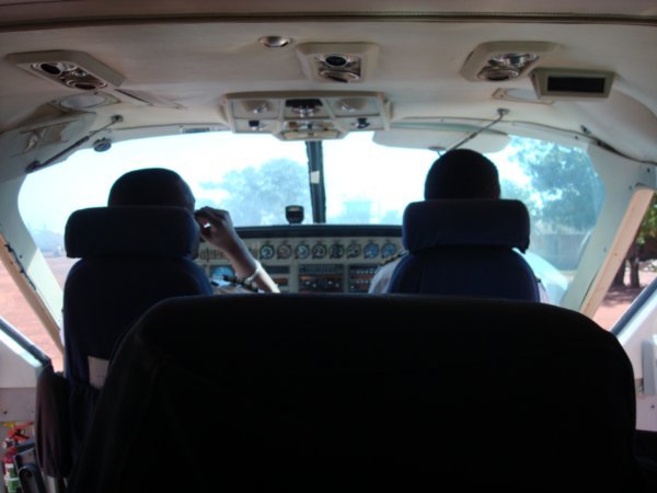 Los pilotos (LOCOS) de la avioneta WFP, rumbo a Pagak