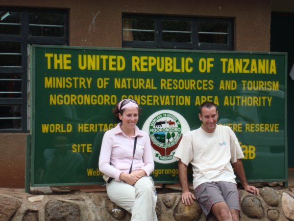 Entrada a Ngorongoro, con Damien y Ana Laura