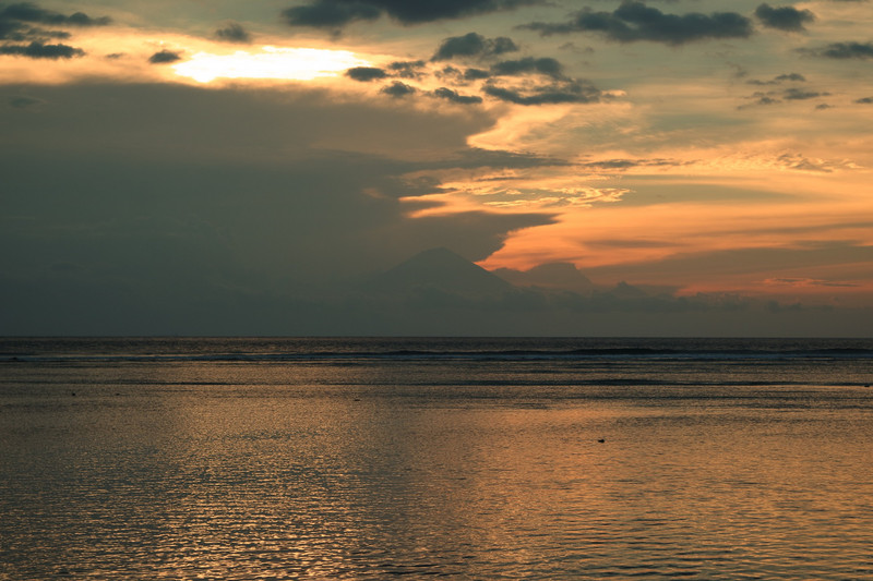 Can you spot Mount Agung on the neighbouring island of Bali?