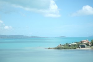 A huge mansion perfectly positioned at Airlie Beach