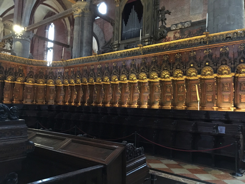 Carved wooden choir space - 1468