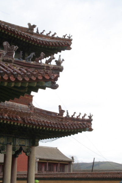 Figurines on the roof